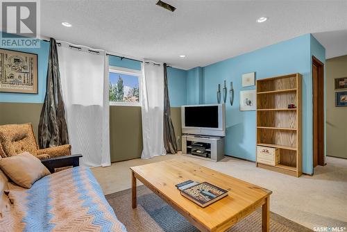 513 Reid Way, Saskatoon, SK - Indoor Photo Showing Living Room