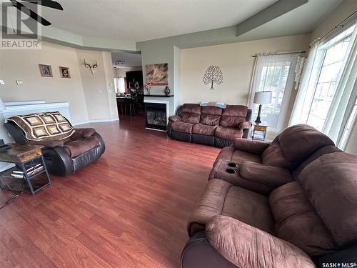 304 Abbott Bay, Estevan, SK - Indoor Photo Showing Living Room