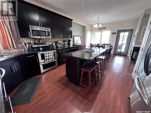 304 Abbott Bay, Estevan, SK - Indoor Photo Showing Kitchen