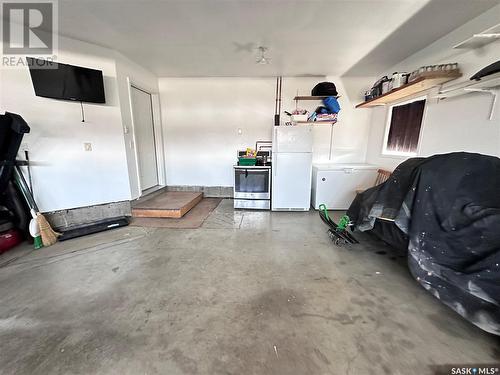 304 Abbott Bay, Estevan, SK - Indoor Photo Showing Garage