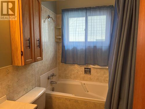 845 106 Avenue, Dawson Creek, BC - Indoor Photo Showing Bathroom