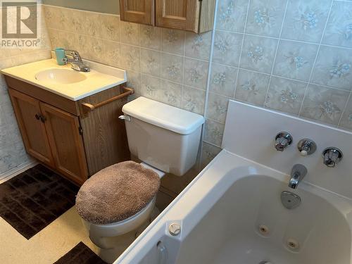 845 106 Avenue, Dawson Creek, BC - Indoor Photo Showing Bathroom