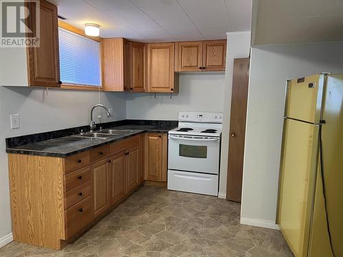 845 106 Avenue, Dawson Creek, BC - Indoor Photo Showing Kitchen With Double Sink