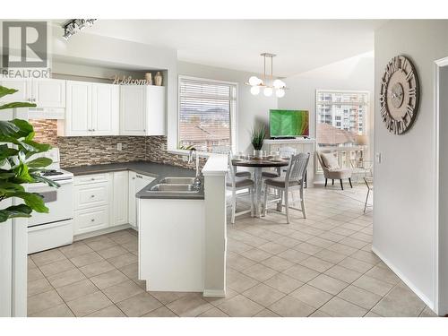 1088 Sunset Drive Unit# 644, Kelowna, BC - Indoor Photo Showing Kitchen With Double Sink
