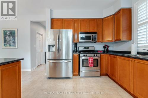 2202 Austin Court, Burlington, ON - Indoor Photo Showing Kitchen