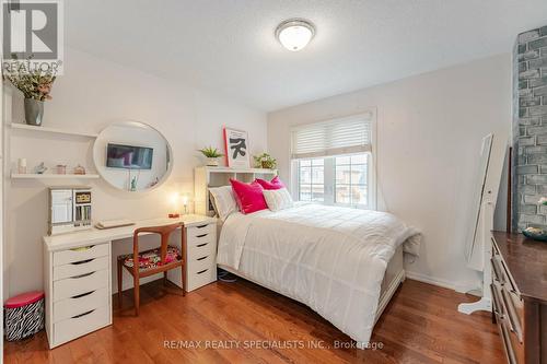 2202 Austin Court, Burlington, ON - Indoor Photo Showing Bedroom