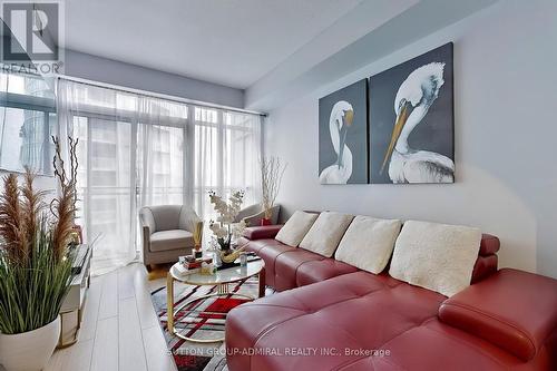 3111 - 15 Iceboat Terrace, Toronto C01, ON - Indoor Photo Showing Living Room