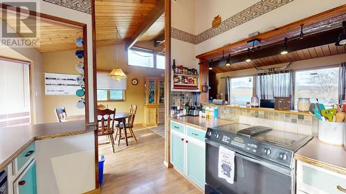 5475 Scuffi Road, 100 Mile House, BC - Indoor Photo Showing Kitchen