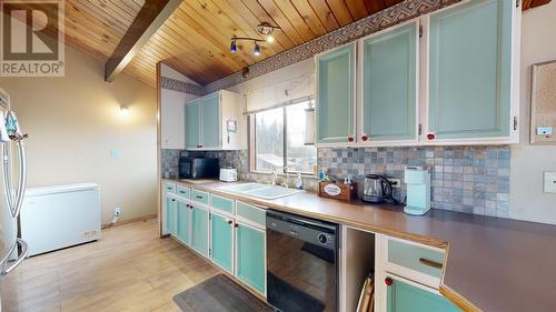 5475 Scuffi Road, 100 Mile House, BC - Indoor Photo Showing Kitchen With Double Sink