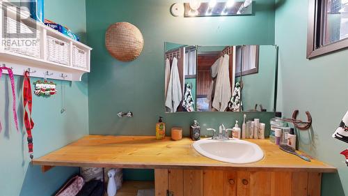 5475 Scuffi Road, 100 Mile House, BC - Indoor Photo Showing Bathroom