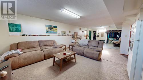 5475 Scuffi Road, 100 Mile House, BC - Indoor Photo Showing Living Room