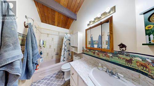 5475 Scuffi Road, 100 Mile House, BC - Indoor Photo Showing Bathroom