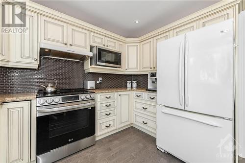 1635 Blohm Drive, Ottawa, ON - Indoor Photo Showing Kitchen With Upgraded Kitchen