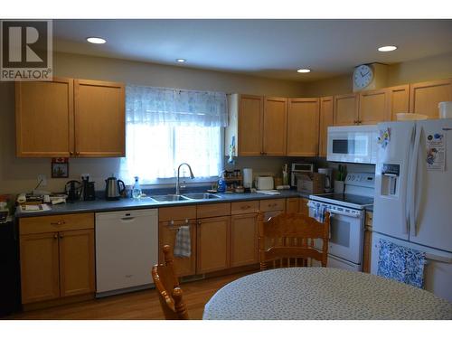5-1855 Hillside Drive, Kamloops, BC - Indoor Photo Showing Kitchen With Double Sink