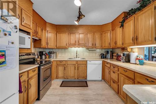 Imperial Acreage Highway#2, Imperial, SK - Indoor Photo Showing Kitchen