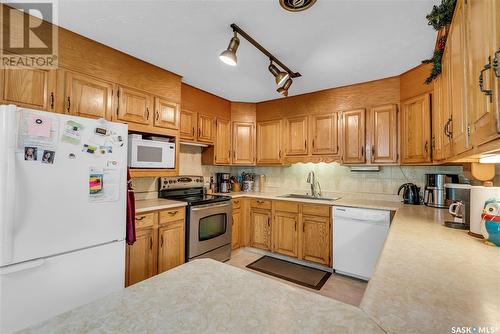 Imperial Acreage Highway#2, Imperial, SK - Indoor Photo Showing Kitchen