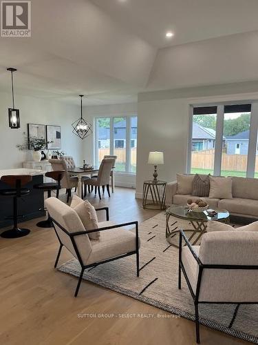 148 Foxborough Place, Thames Centre (Thorndale), ON - Indoor Photo Showing Living Room