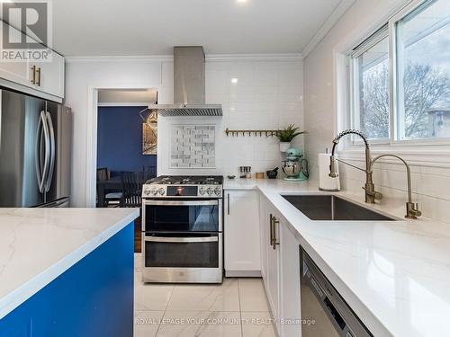 2686 Council Ring Road, Mississauga (Erin Mills), ON - Indoor Photo Showing Kitchen With Upgraded Kitchen