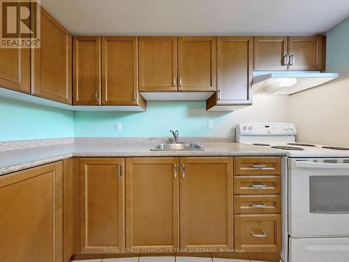 1 Applefield Drive, Toronto, ON - Indoor Photo Showing Kitchen