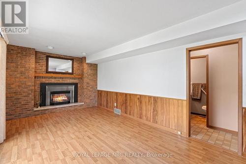 58 Wiltshire Boulevard, Welland, ON - Indoor Photo Showing Living Room With Fireplace