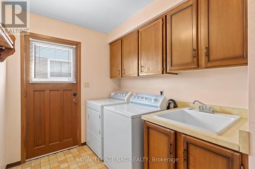 58 Wiltshire Boulevard, Welland, ON - Indoor Photo Showing Laundry Room