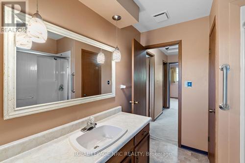 58 Wiltshire Boulevard, Welland, ON - Indoor Photo Showing Bathroom