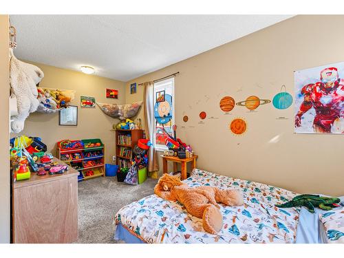 216 24Th Avenue S, Creston, BC - Indoor Photo Showing Bedroom