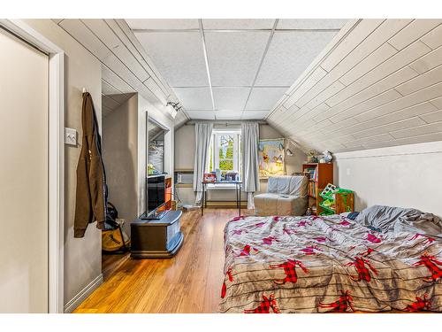 216 24Th Avenue S, Creston, BC - Indoor Photo Showing Bedroom