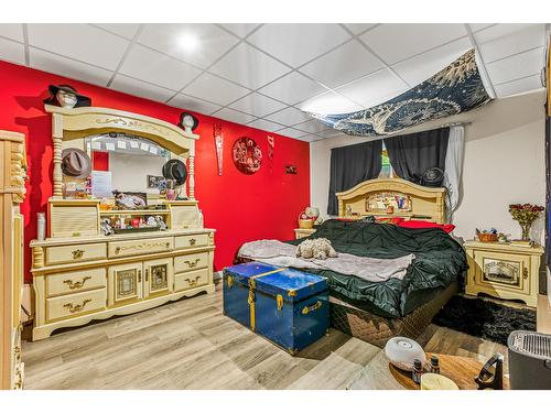 216 24Th Avenue S, Creston, BC - Indoor Photo Showing Bedroom