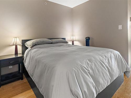 1103-751 Fairfield Rd, Victoria, BC - Indoor Photo Showing Bedroom