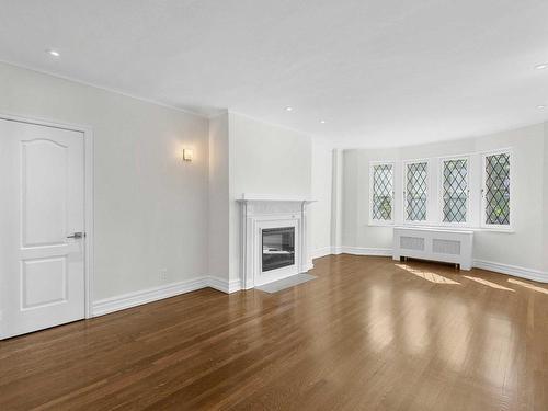 Salon - 34-3055 Rue Sherbrooke O., Westmount, QC - Indoor Photo Showing Living Room With Fireplace