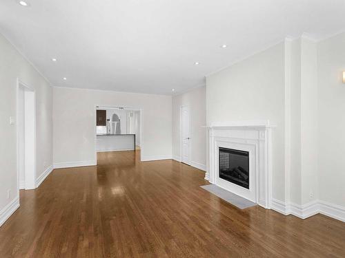 Living room - 34-3055 Rue Sherbrooke O., Westmount, QC - Indoor Photo Showing Living Room With Fireplace