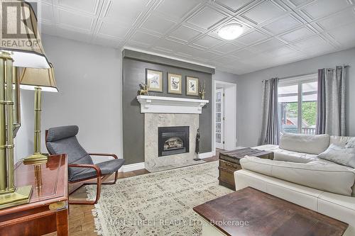 18936 Mccowan Road, East Gwillimbury, ON - Indoor Photo Showing Living Room With Fireplace