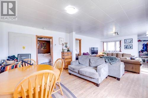 741 5Th Avenue, Fernie, BC - Indoor Photo Showing Living Room