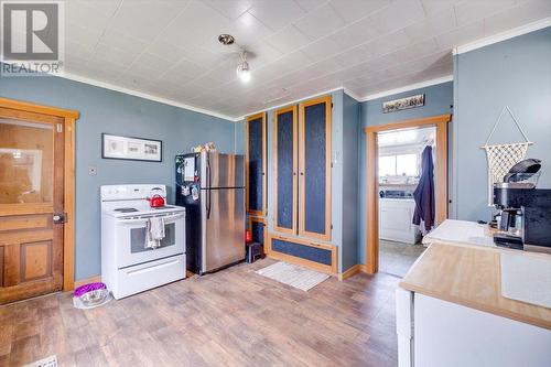 741 5Th Avenue, Fernie, BC - Indoor Photo Showing Kitchen