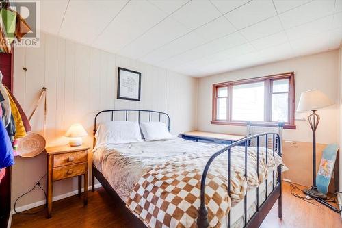 741 5Th Avenue, Fernie, BC - Indoor Photo Showing Bedroom