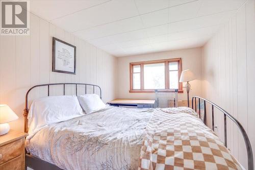 741 5Th Avenue, Fernie, BC - Indoor Photo Showing Bedroom