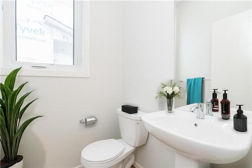 58 Saddle Creek Cove, Winnipeg, MB - Indoor Photo Showing Bathroom