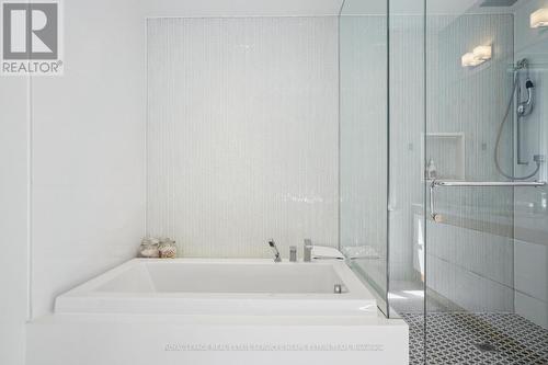 6 Astley Avenue, Toronto, ON - Indoor Photo Showing Bathroom