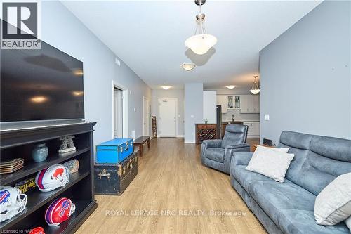 330 - 8111 Forest Glen Drive, Niagara Falls, ON - Indoor Photo Showing Living Room