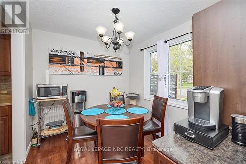 6608 Harmony Avenue, Niagara Falls, ON - Indoor Photo Showing Dining Room