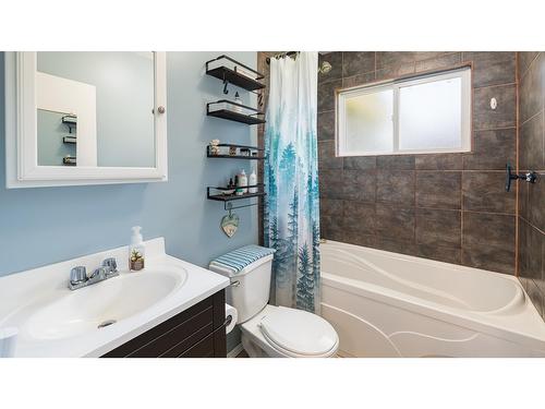 1407 Birch Street, Creston, BC - Indoor Photo Showing Bathroom