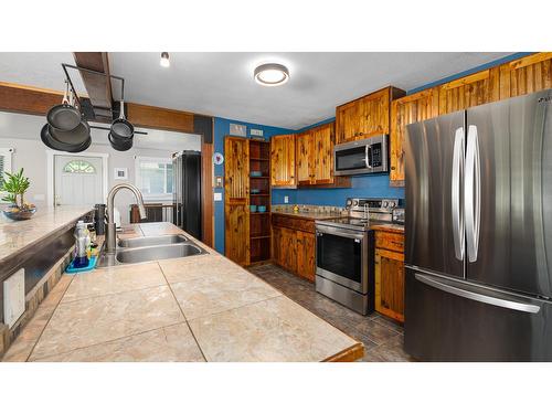 1407 Birch Street, Creston, BC - Indoor Photo Showing Kitchen With Stainless Steel Kitchen With Double Sink