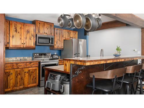 1407 Birch Street, Creston, BC - Indoor Photo Showing Kitchen