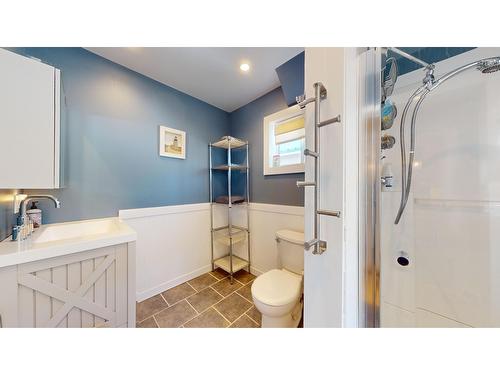596 Wallinger Avenue, Kimberley, BC - Indoor Photo Showing Bathroom