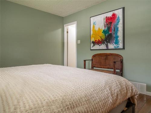 17 Marymount Place, Winnipeg, MB - Indoor Photo Showing Bedroom