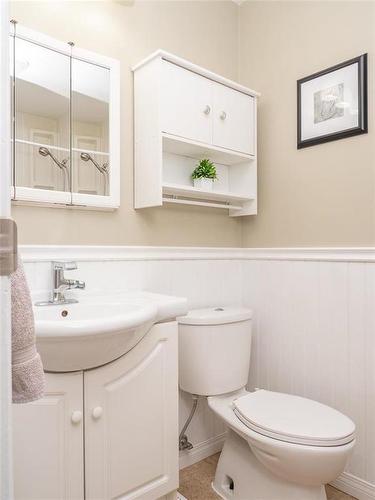 17 Marymount Place, Winnipeg, MB - Indoor Photo Showing Bathroom