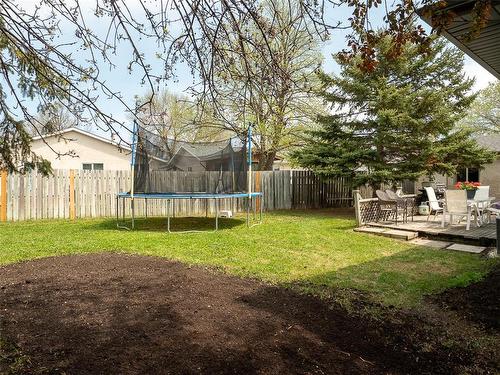 17 Marymount Place, Winnipeg, MB - Outdoor With Backyard