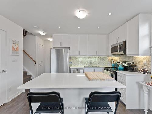 63-60 Winston Park Blvd, Toronto, ON - Indoor Photo Showing Kitchen With Upgraded Kitchen