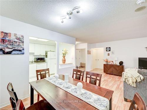 209-135 Hillcrest Ave, Mississauga, ON - Indoor Photo Showing Dining Room